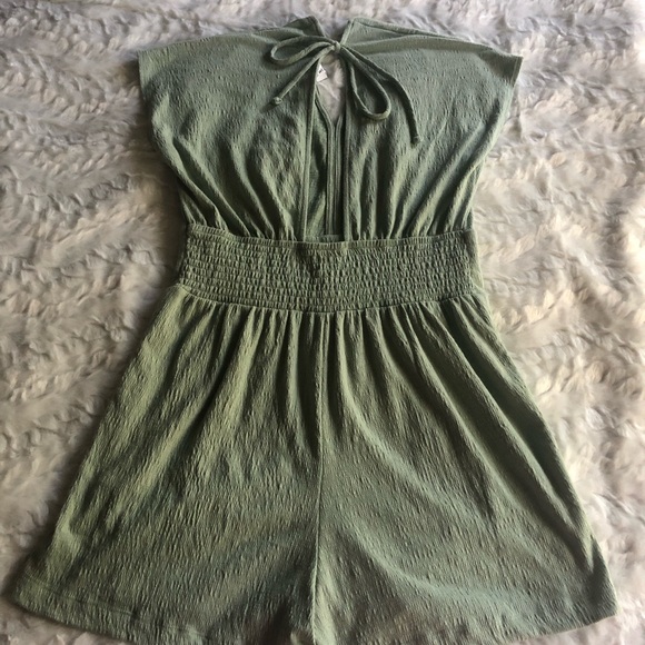 Nine West sage green v neck romper size M - Picture 7 of 12